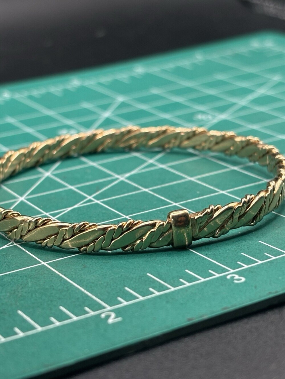 Vintage Avon Classic Twist Gold Tone Bangle Bracelet 1979 Size 8